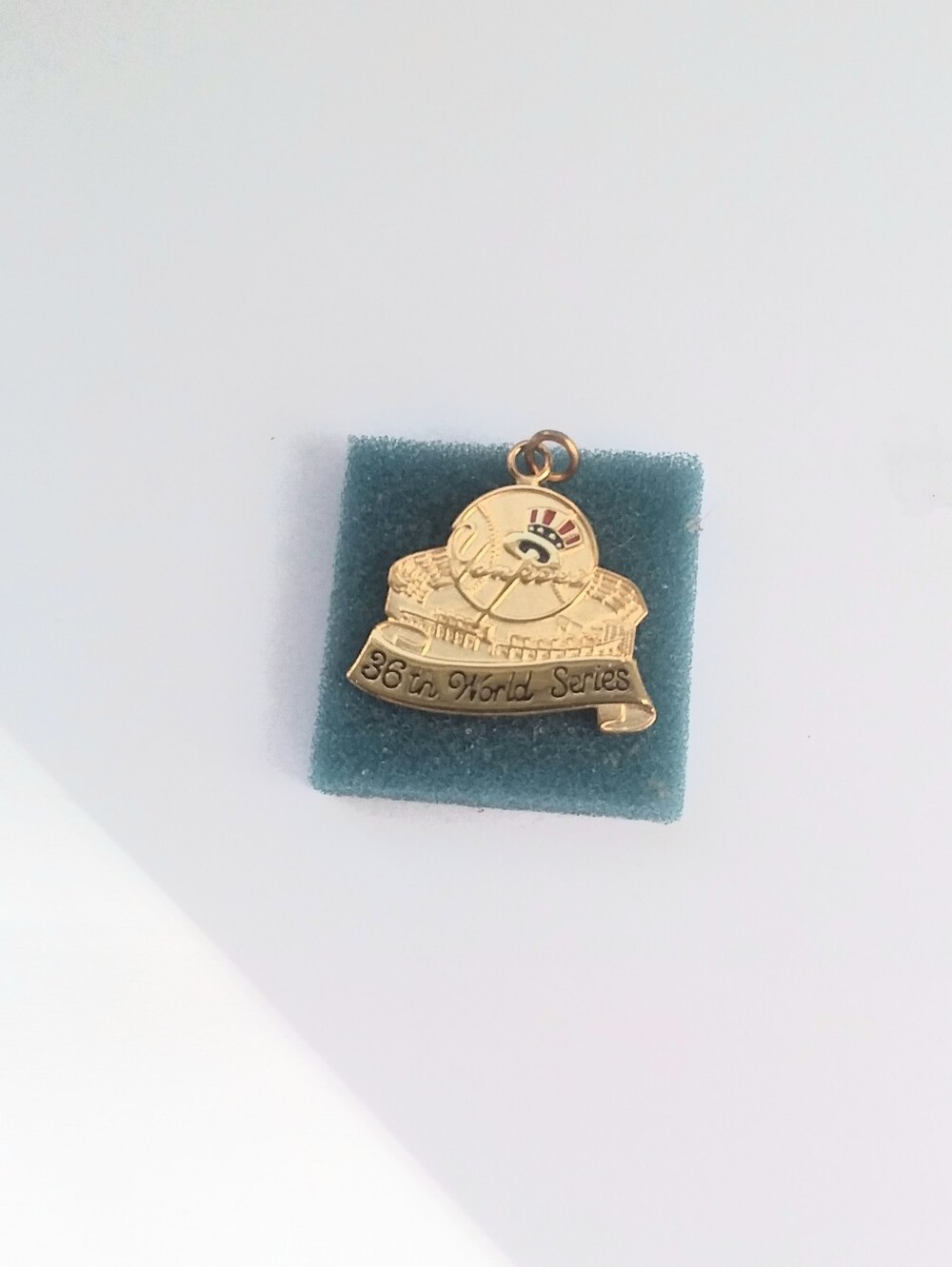 1999 MLB New York Yankees 36th World Series Charm with Box